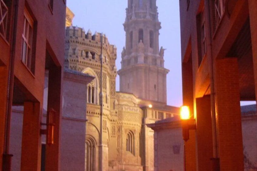 Zaragoza Old Town and El Pilar Self Guided Walking Tour with Quiz 3