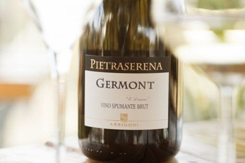 A bottle of wine with a label that reads 'PIETRASERENA GERMONT VINO SPUMANTE BRUT ARROGONI.' 3