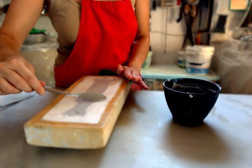 Samos Art Workshop: Gypsum Craftsman Path in Karlovasi 1