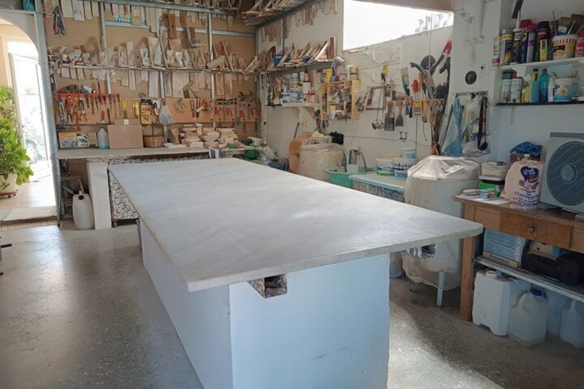 Samos Art Workshop: Gypsum Craftsman Path in Karlovasi 5