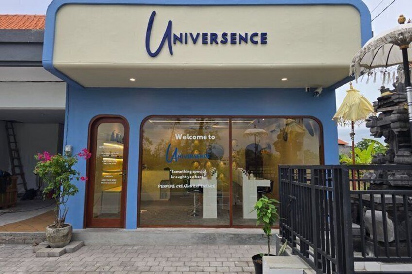 A storefront with a sign reading 'UNIVERSENCE' and a welcoming message. 2