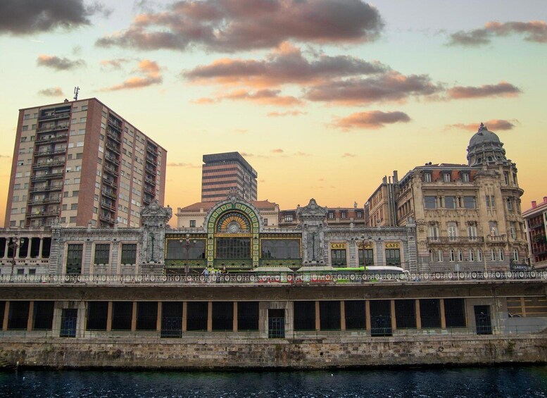 Picture 8 for Activity Free walking Tour Historical Bilbao with local guides 3