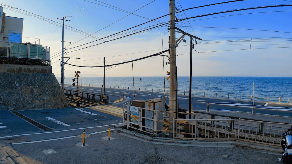 Picture 1 for Activity Kamakura: Guided Cycling Tour to Enoshima with Bike Rental 2
