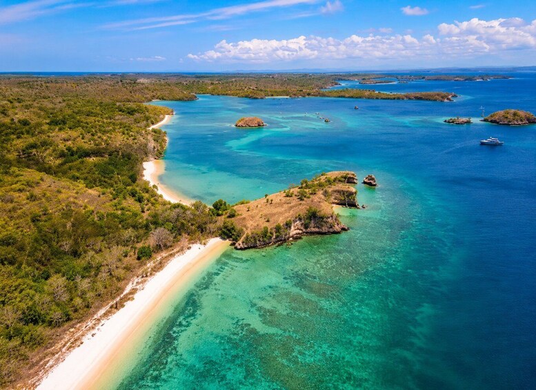 Picture 3 for Activity Lombok: Pink Beach & Gili Petelu Snorkeling Day Trip 4