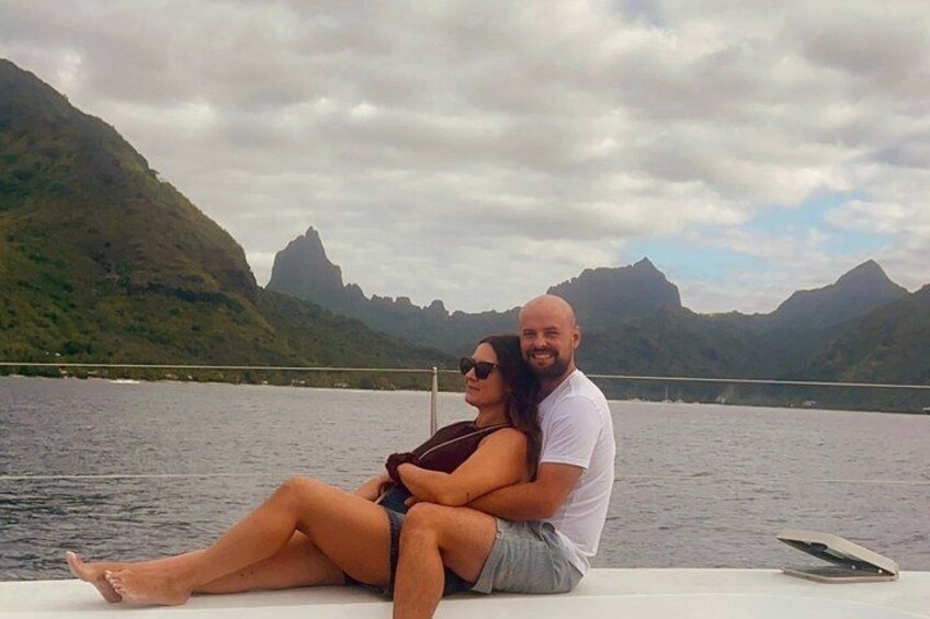 Catamaran cruise in Moorea, Sailing and Sunset cocktail, tapas 3