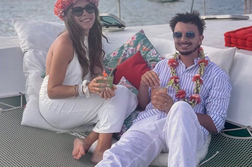 Catamaran cruise in Moorea, Sailing and Sunset cocktail, tapas 5