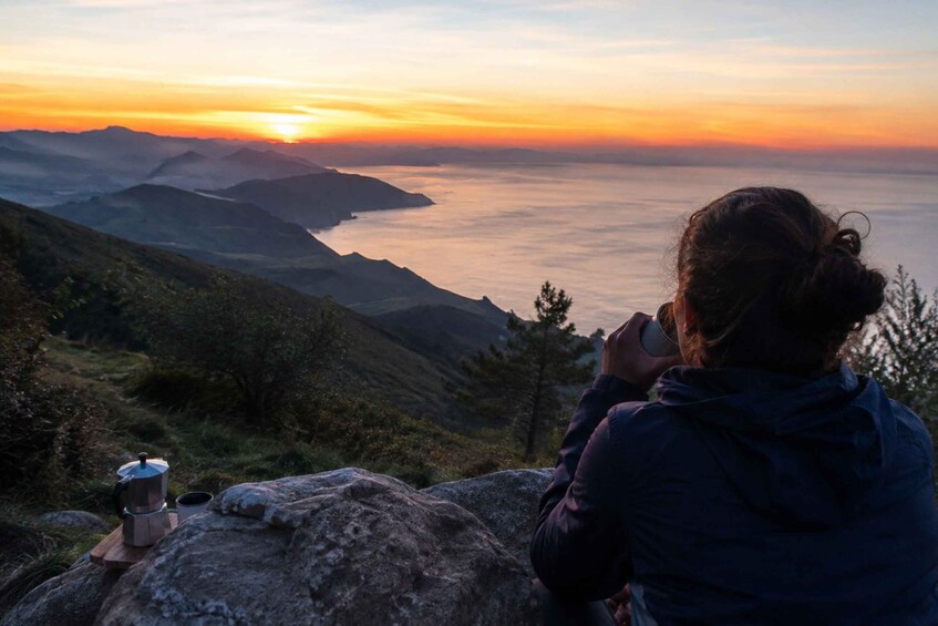Picture 2 for Activity Bilbao: Sunrise sightseeing tour and breakfast of local produce 2