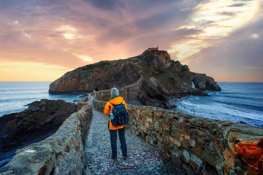 Picture 1 for Activity Bilbao: Sunrise sightseeing tour and breakfast of local produce 3