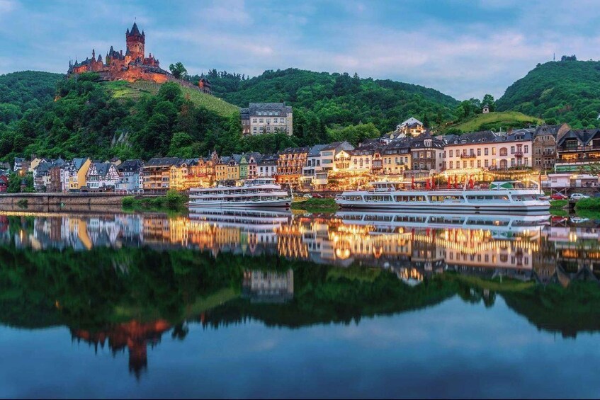 Picture 1 for Activity Cochem: Fireworks Cruise Wine Festival with DJ and Live Music 2
