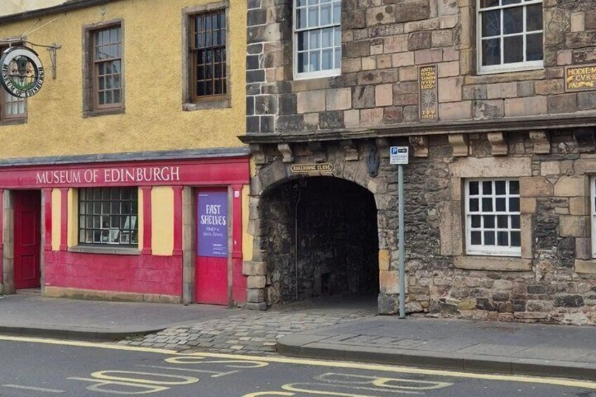 A street with a building labeled 'Museum of Edinburgh' and a sign for 'Fast Shelves.' 4