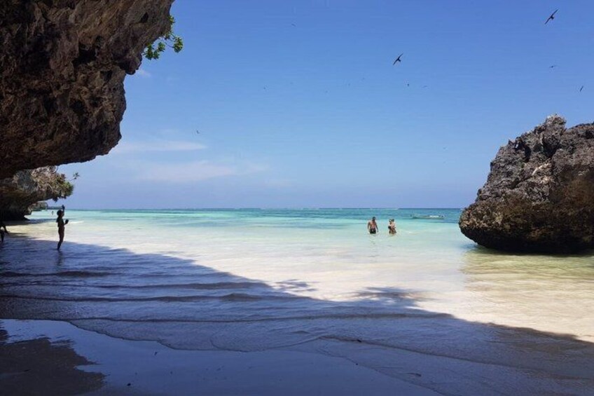 Salaam Cave Mtende Beach and The Rock Restaurant 3