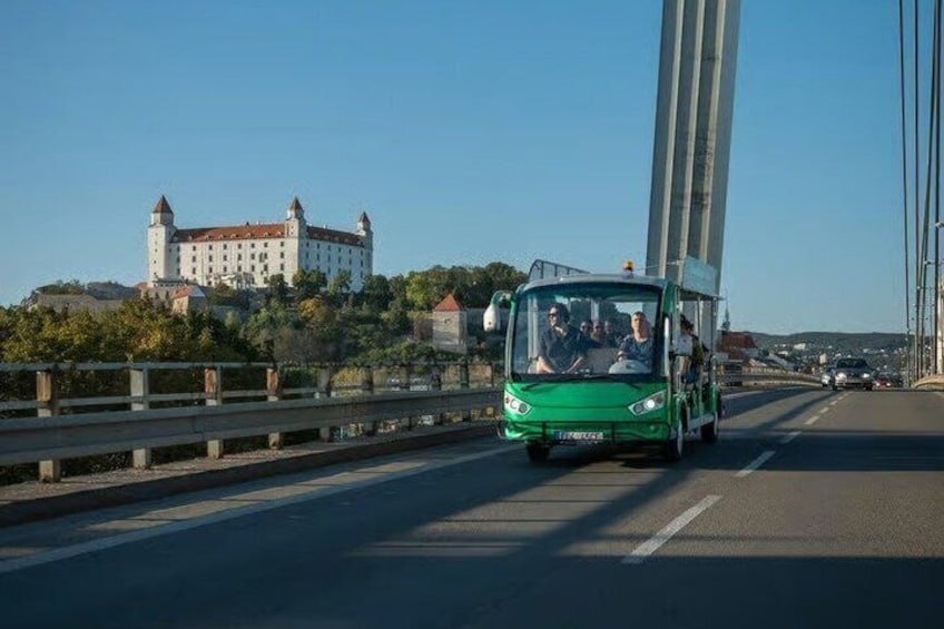 E bus Sightseeing Tour Bratislava 3
