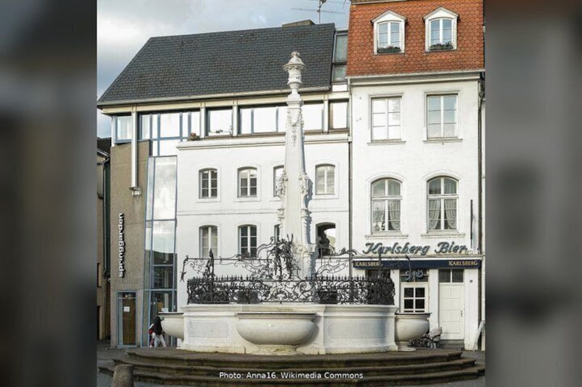 A white building with a sign that reads 'Würzburg Bier.' 2