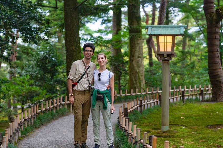 Picture 1 for Activity Kanazawa: 4-Hour Castle, Garden & Geisha with DSLR Photos 2