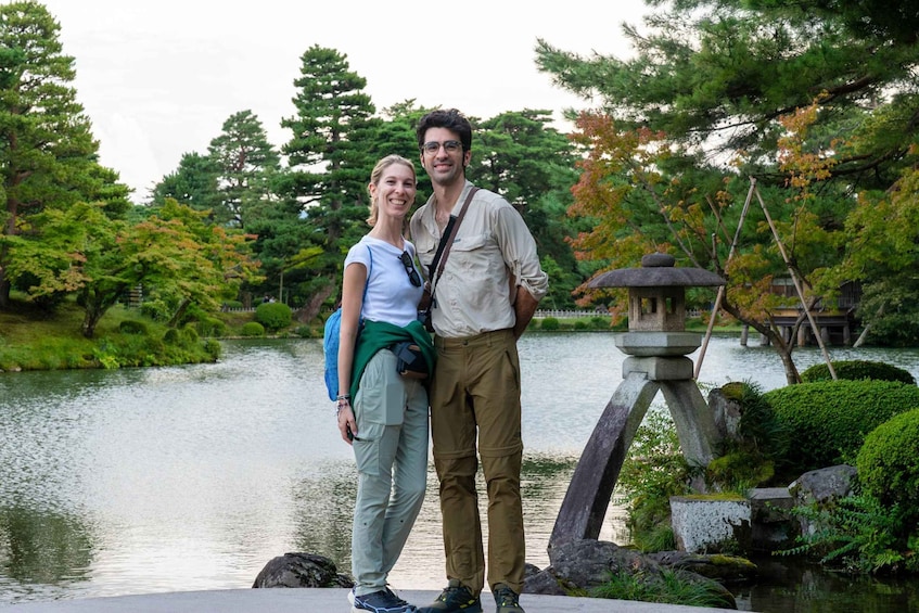 Picture 11 for Activity Kanazawa: 4-Hour Castle, Garden & Geisha with DSLR Photos 3
