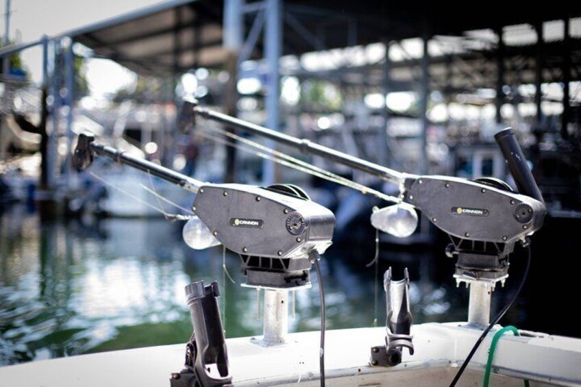 A boat with two winches and a winch on the deck. 3