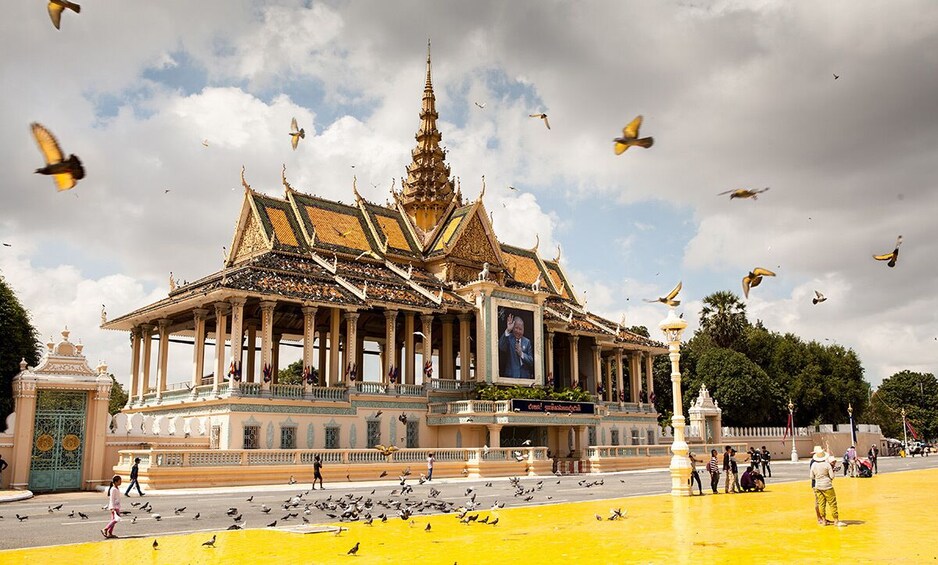 Evening Adventure Foodie Tour in Phnom Penh