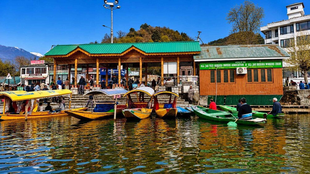 All-Inclusive Srinagar Full & Half-Day Tour with Pickup 1