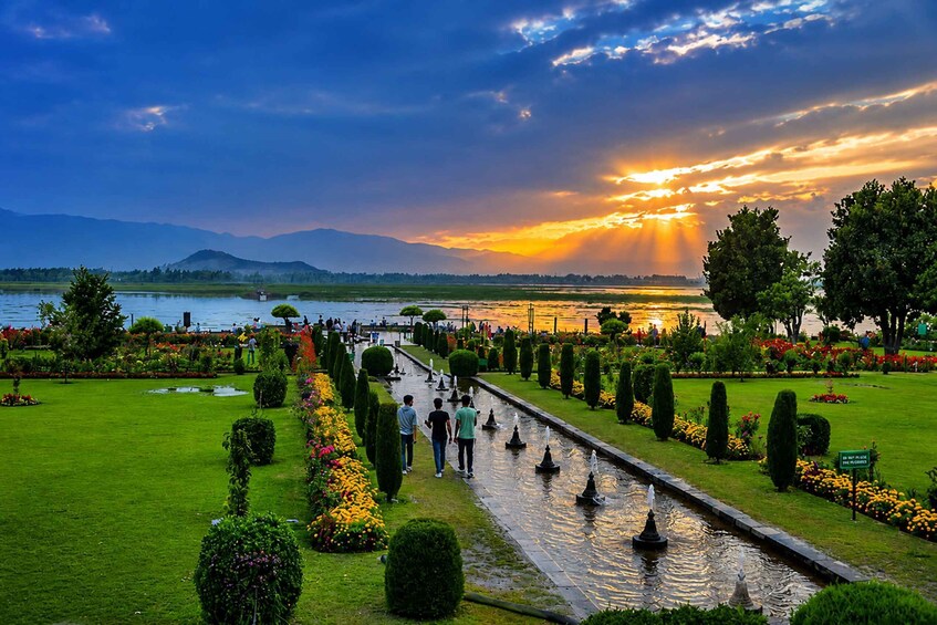 Picture 9 for Activity All-Inclusive Srinagar Full & Half-Day Tour with Pickup 2