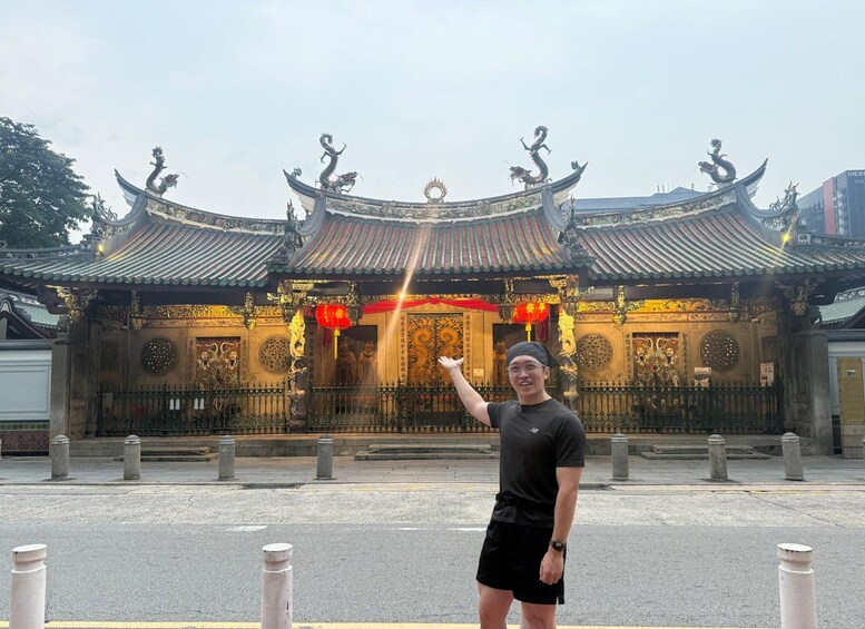 A traditional Chinese temple with ornate architecture, including curved roofs and dragon sculptures. 2