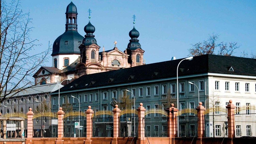 A historic building with multiple domes and a large white facade. 3