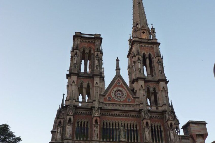 A large, historic cathedral with two prominent towers and a tall spire. 3