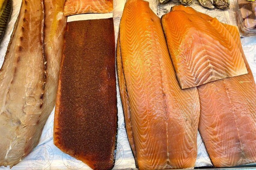 Lakerda is a traditional Turkish appetizer made by curing thick slices of bonito fish in brine, offering a rich, salty flavor often enjoyed with olive oil and raw onions. 5