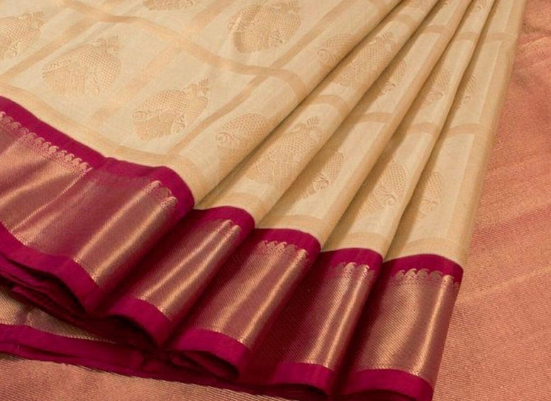A fabric with a paisley pattern and a pink border. 2