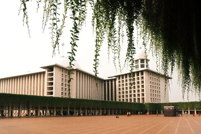 A large building with a flat roof and a series of columns. 2