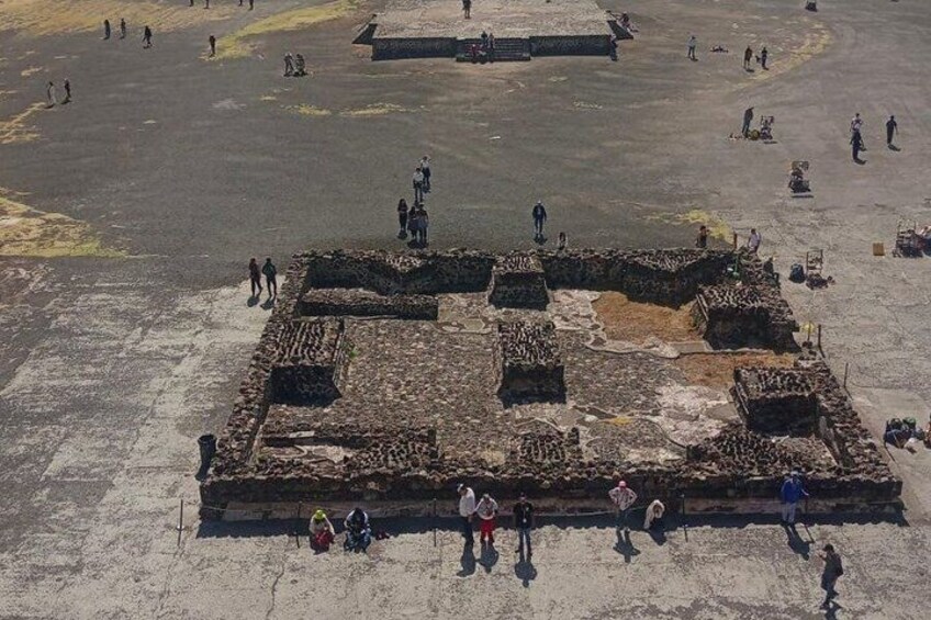 Pyramids of Teotihuacan No traps small groups. 5