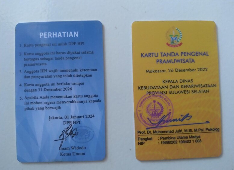 Two cards, one blue and one yellow, with text and signatures. 3