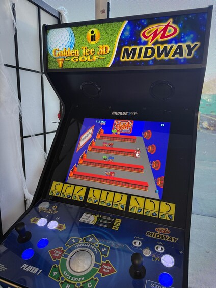 A 3D golf arcade game titled 'Golden Tee 3D Golf' by Midway. 2