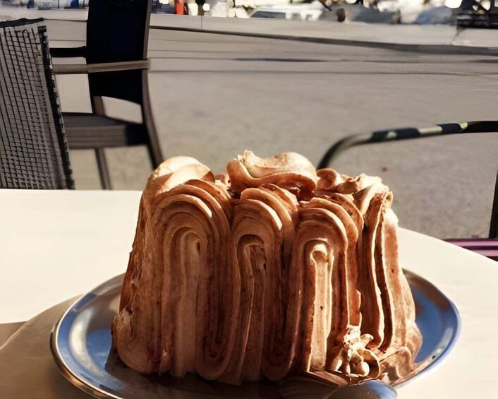 A bundt cake on a blue plate at an outdoor cafe. 4