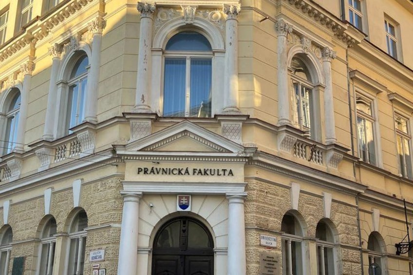 A building with ornate architectural details, a prominent entrance, and a sign reading 'PRAVNICKÁ FAKULTA'. 3