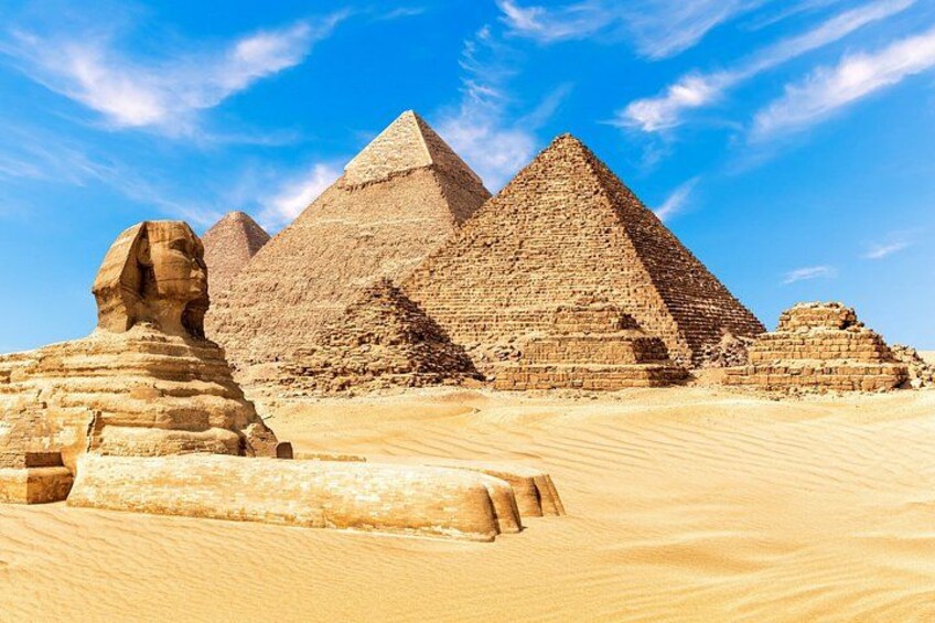 Den Store Sfinks og pyramiderne i Giza under en klar himmel. 1