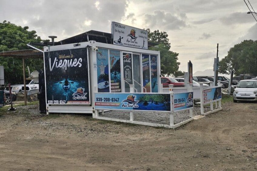 A food truck with a large advertisement for Vieques. 2
