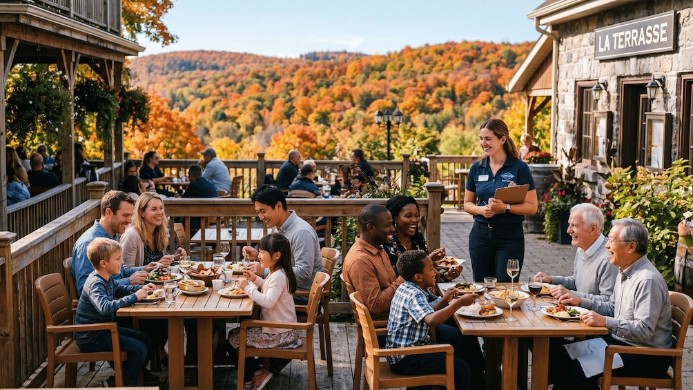 Persone che cenano all'aperto con il foliage autunnale sullo sfondo. 1