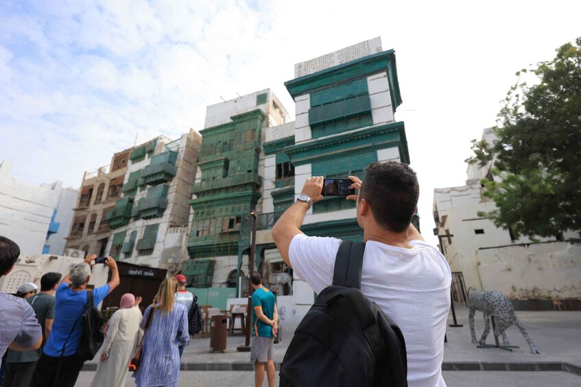 Picture 1 for Activity Jeddah: Tour Al Balad with A local Certified Guide 4