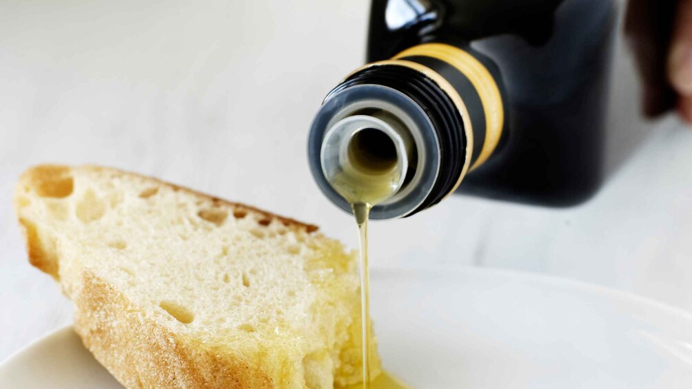 Lecce: Extra Virgin Olive Oil Tasting, 3 unique varieties in the historic old town 1