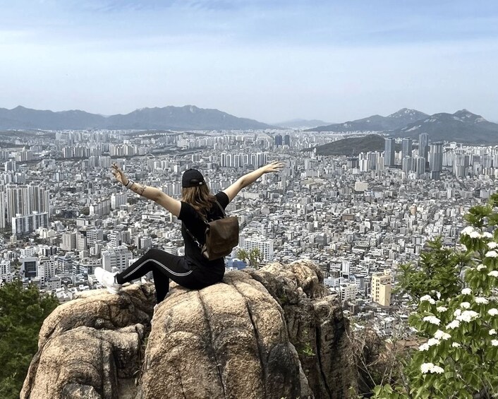 Seoul: Local Hike & Dine 1