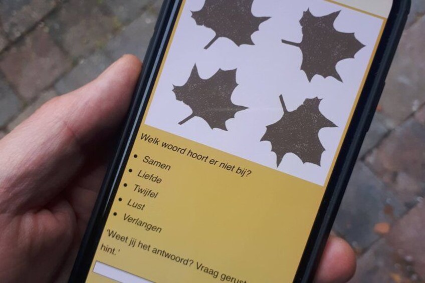 A smartphone displaying a list of words in Dutch. 5