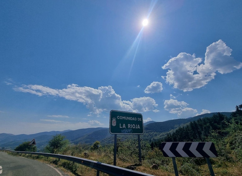 A road sign for Comunidad de La Rioja, surrounded by mountains and a clear sky. 4