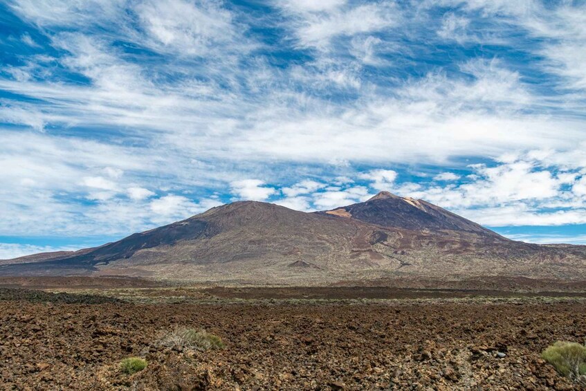 Un paysage de montagne sous un ciel dégagé. 4