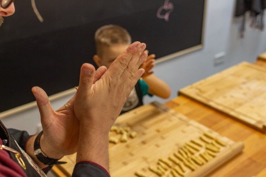 A person clapping hands. 3