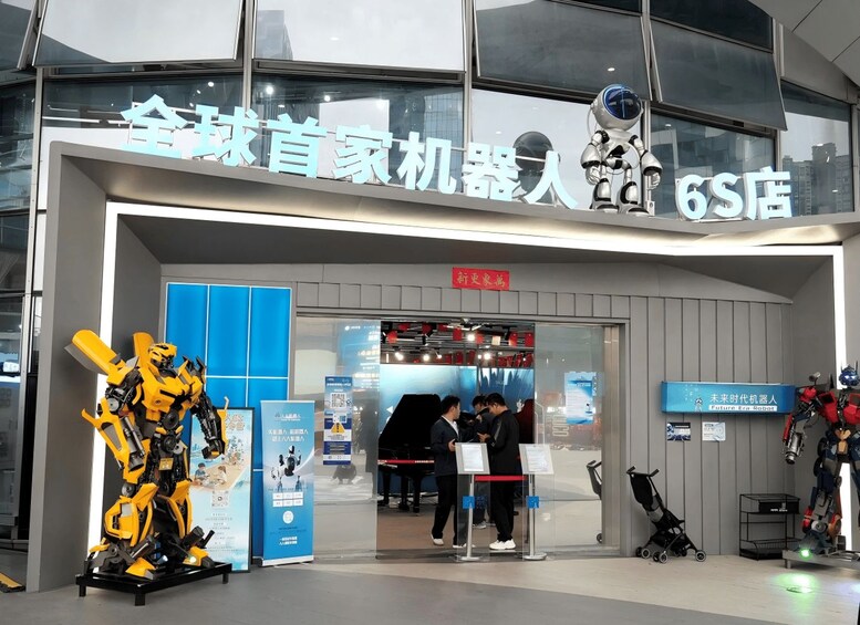 A futuristic robot exhibit at a 6S store. 4