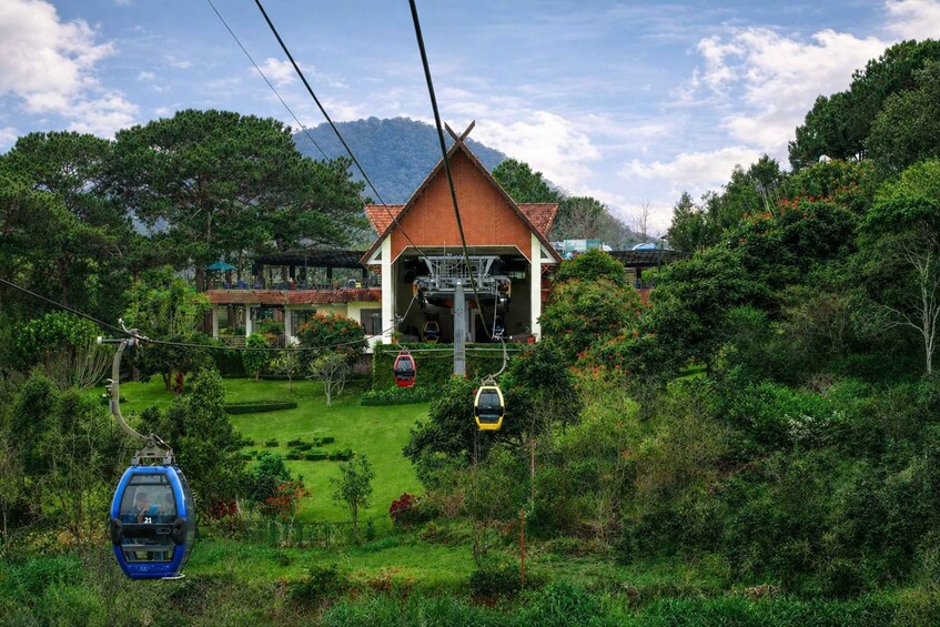 A cable car system with a building in the background. 1