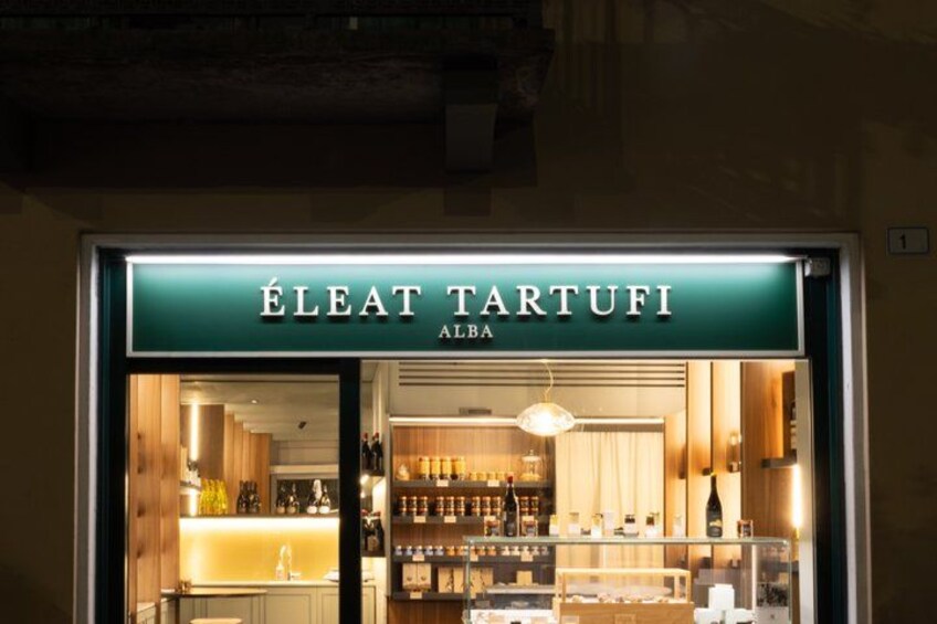 A storefront with a sign that reads 'ÉLEAT TARTUFI ALBA'. 5