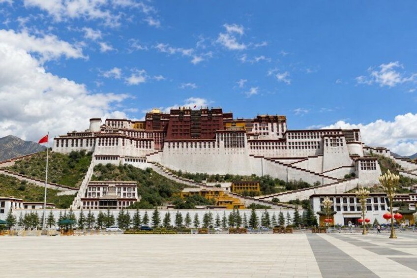 The Potala Palace, a historic building complex in Lhasa, Tibet. 5