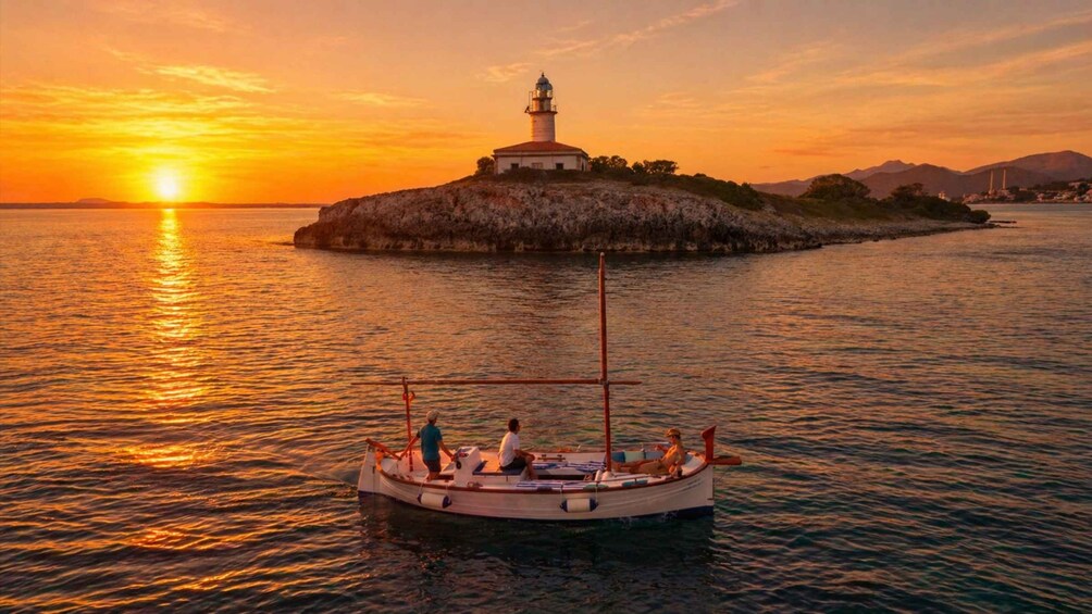 Picture 6 for Activity Mallorca, Alcúdia: Sunset on a traditional boat with tapas and wine 3