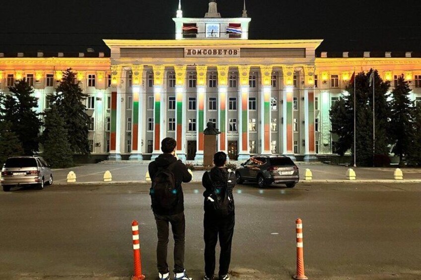 A large building with a sign reading 'DOMSOBETOV' at night. 2